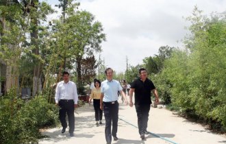 東營(yíng)市政協(xié)副主席王新明一行蒞臨陽(yáng)光園林考察調(diào)研